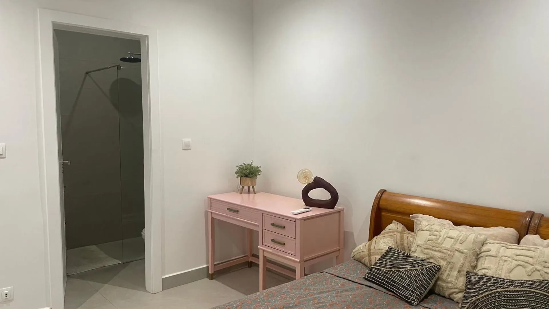 Cozy 2 Bedroom Apartment, Almadies Dakar 0*,  Senegal