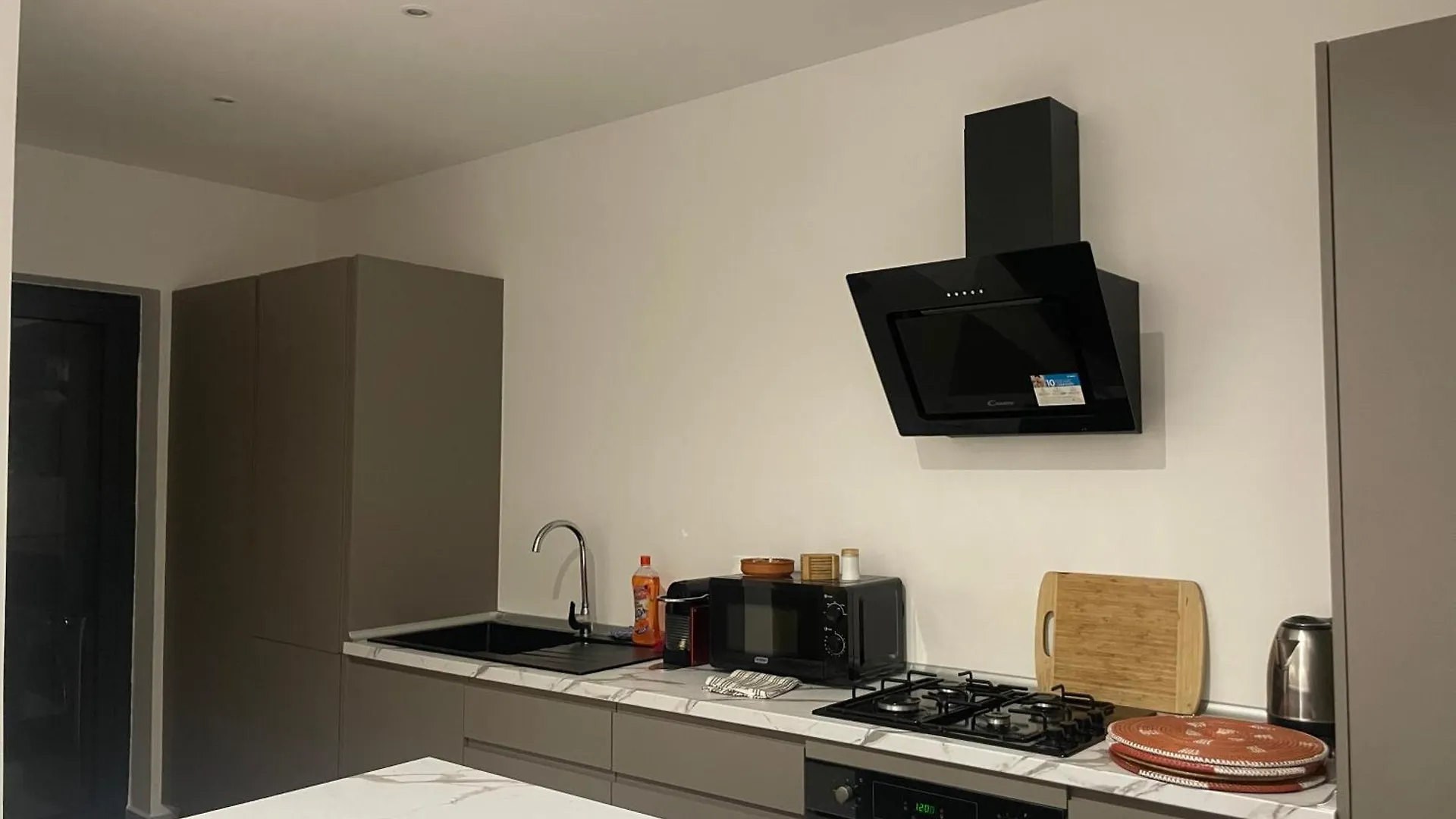 Cozy 2 Bedroom Apartment, Almadies Dakar Apartment